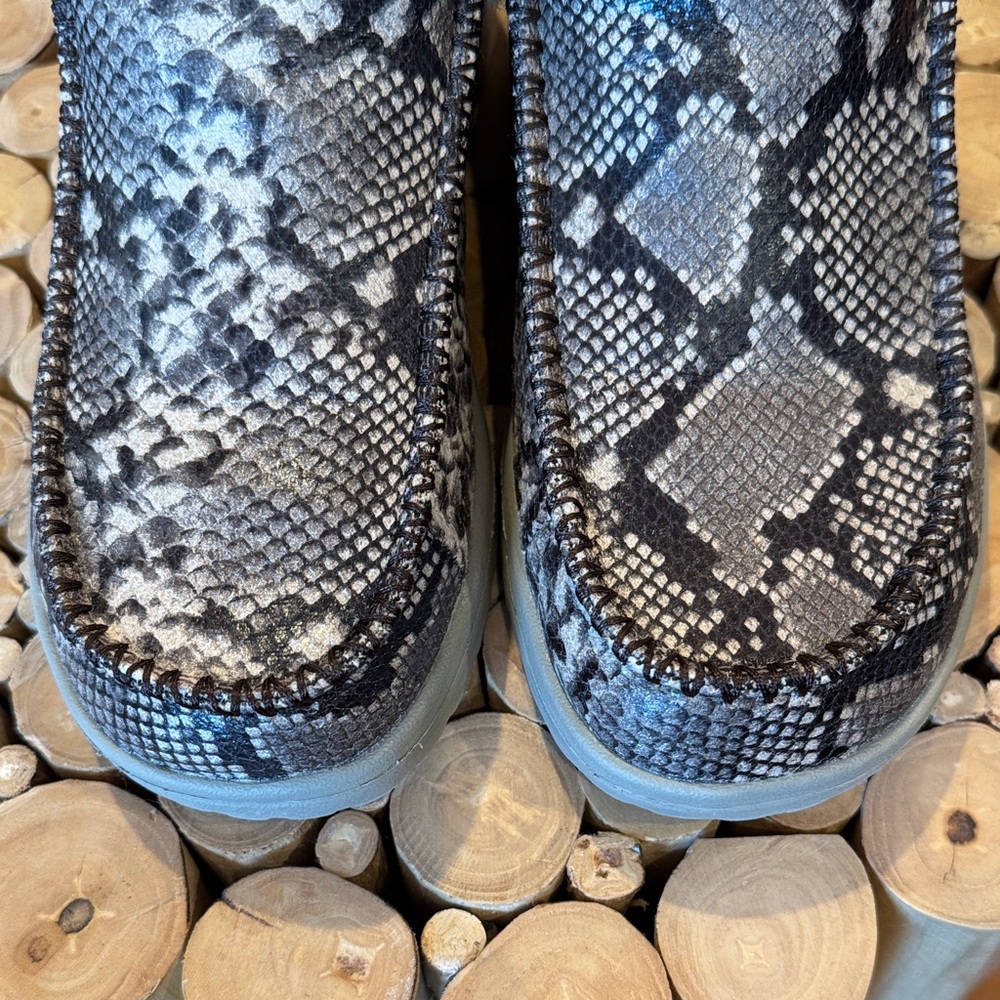 Hey Dude Gray Python Boots - image 3